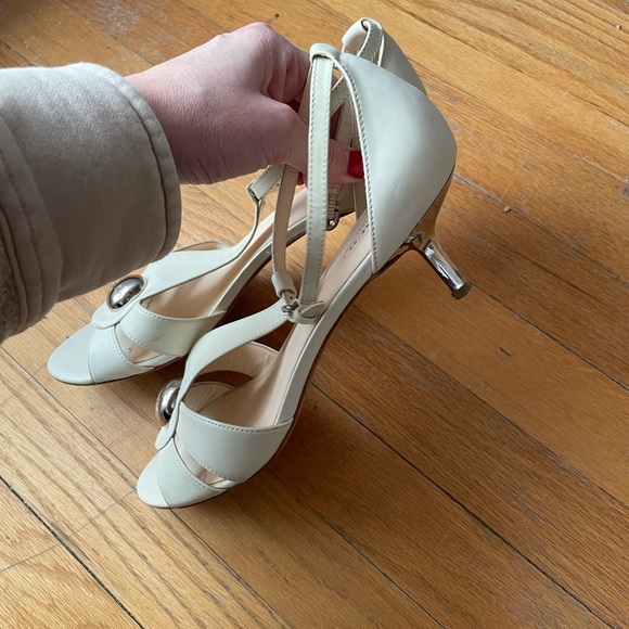 Coach logo white kitten heeled sandals - Picture 7 of 8